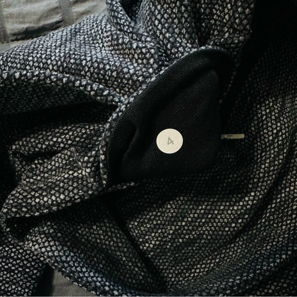 Lululemon sports leggings - Picture 3 of 3